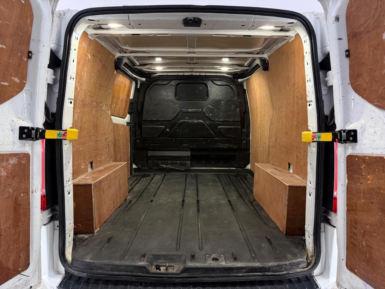 Ford Transit Custom thumbnail Cargo Space