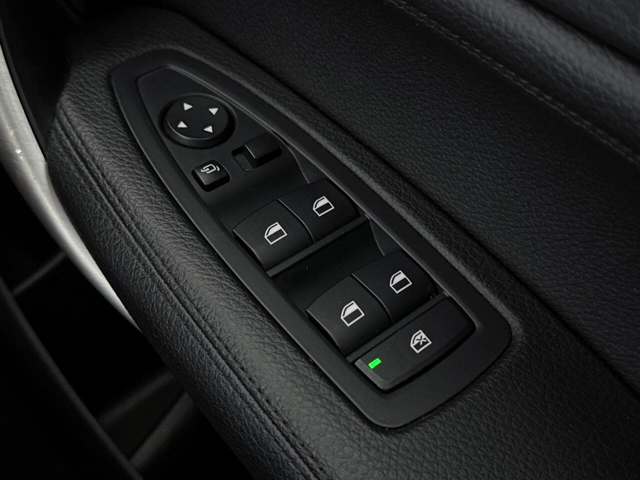 BMW 1 Series thumbnail Misc Controls