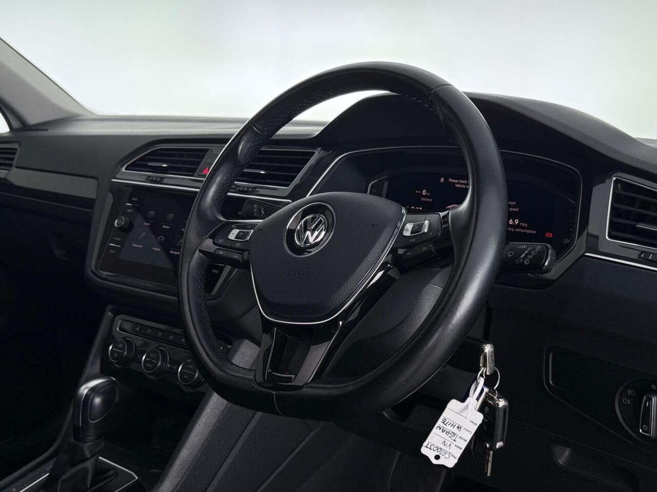 Volkswagen Tiguan thumbnail Steering Wheel