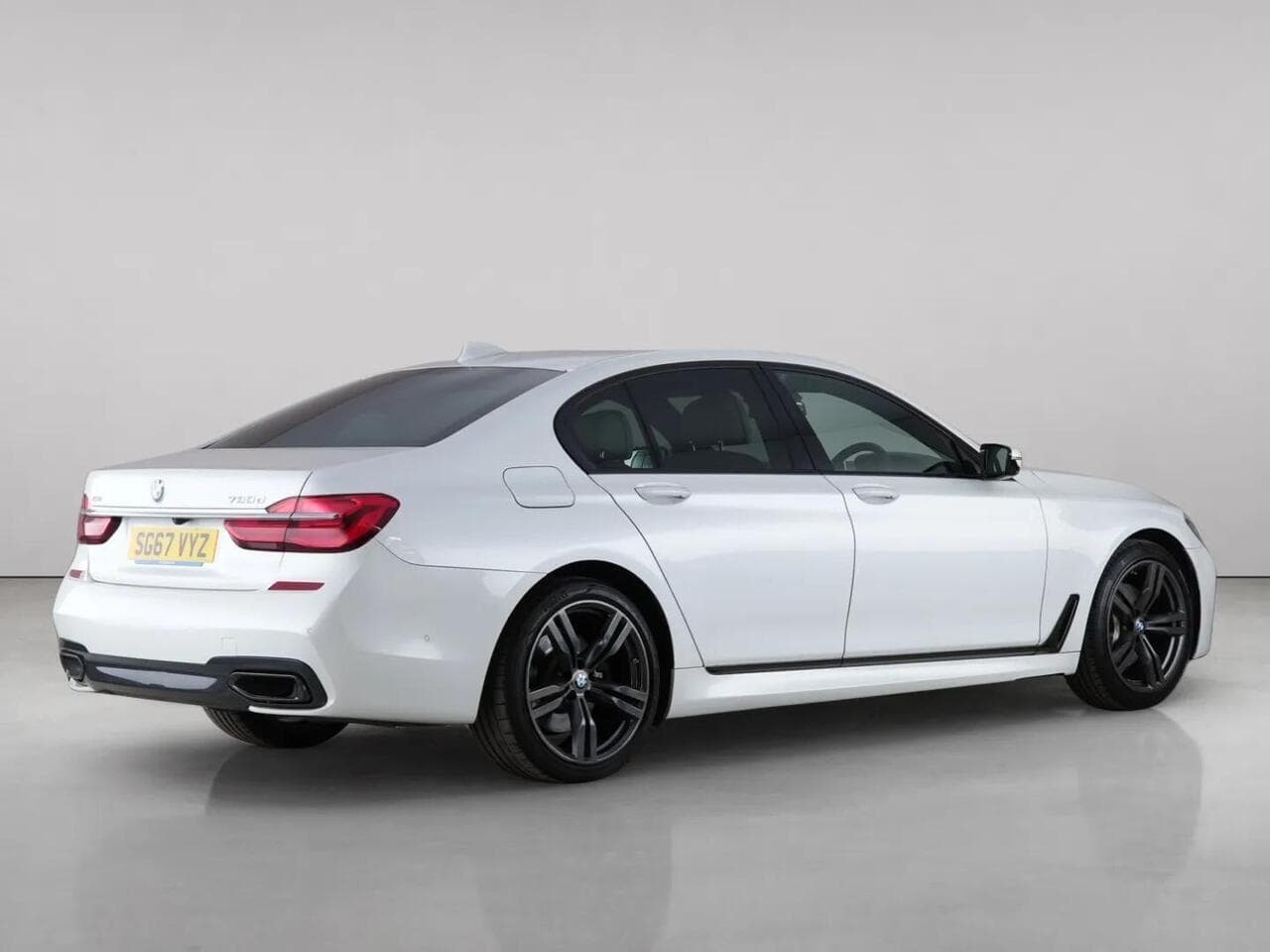 BMW 7 Series thumbnail Rear Right