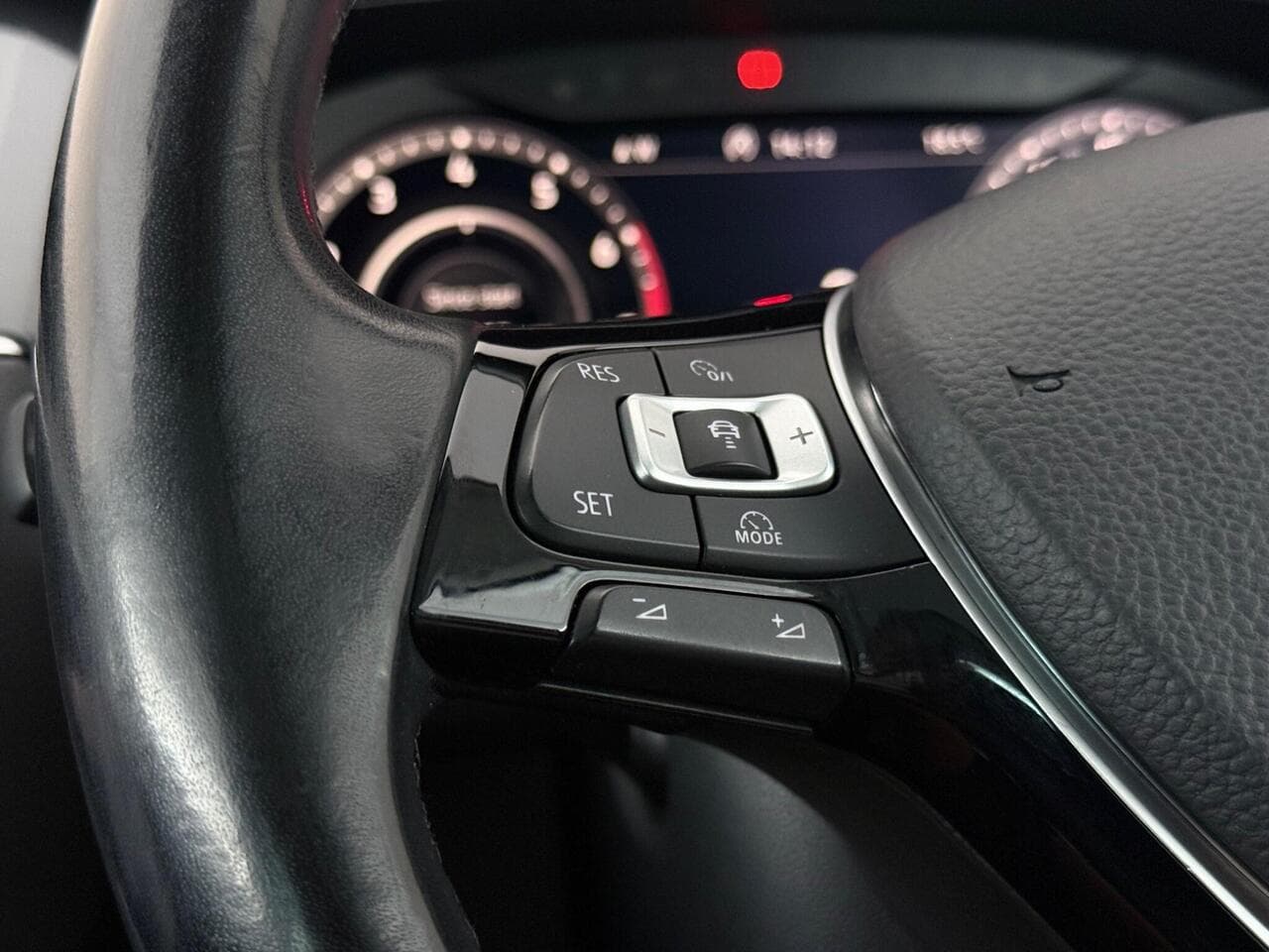 Volkswagen Tiguan thumbnail Misc Controls