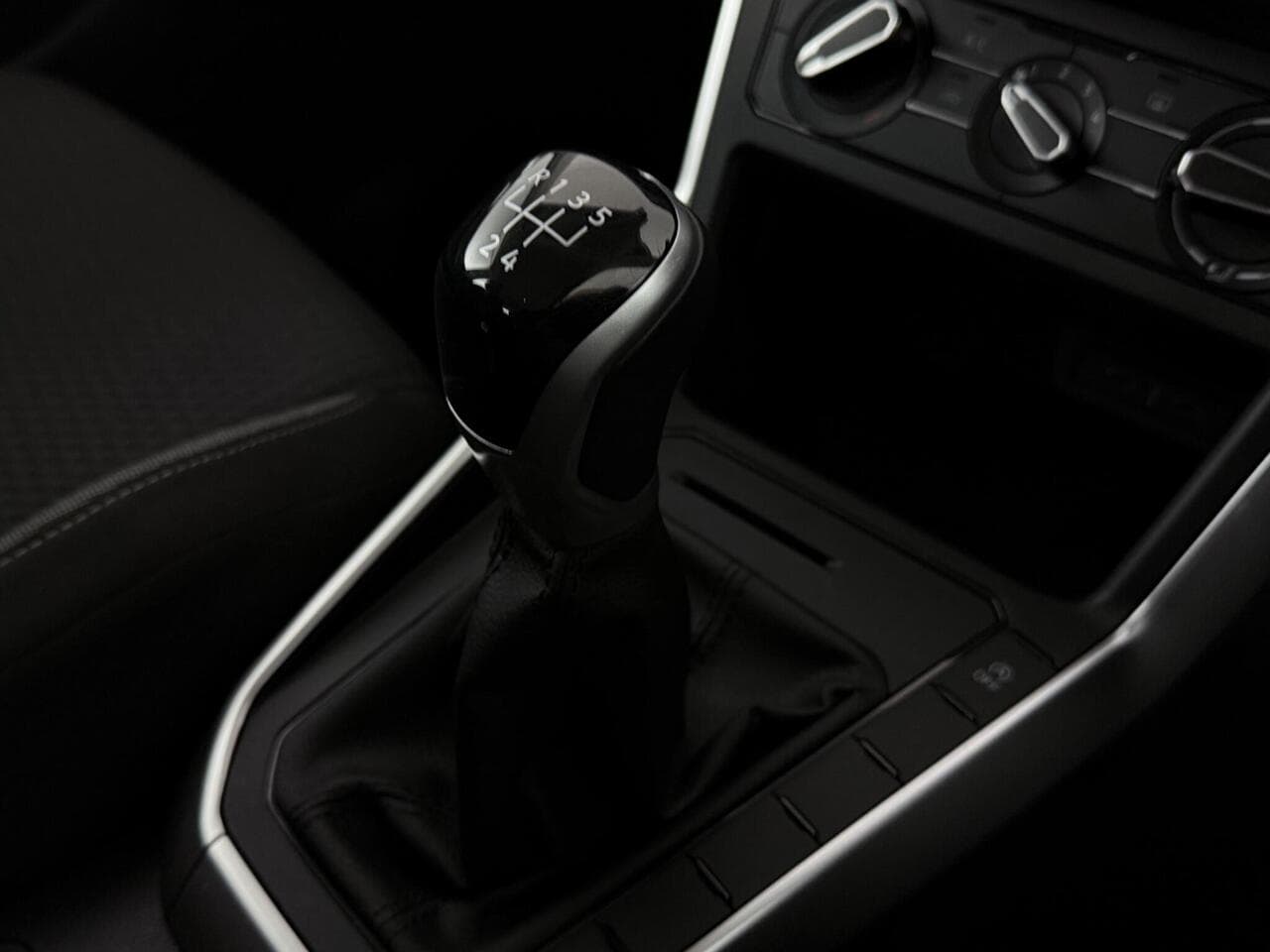Volkswagen Polo thumbnail Interior Front