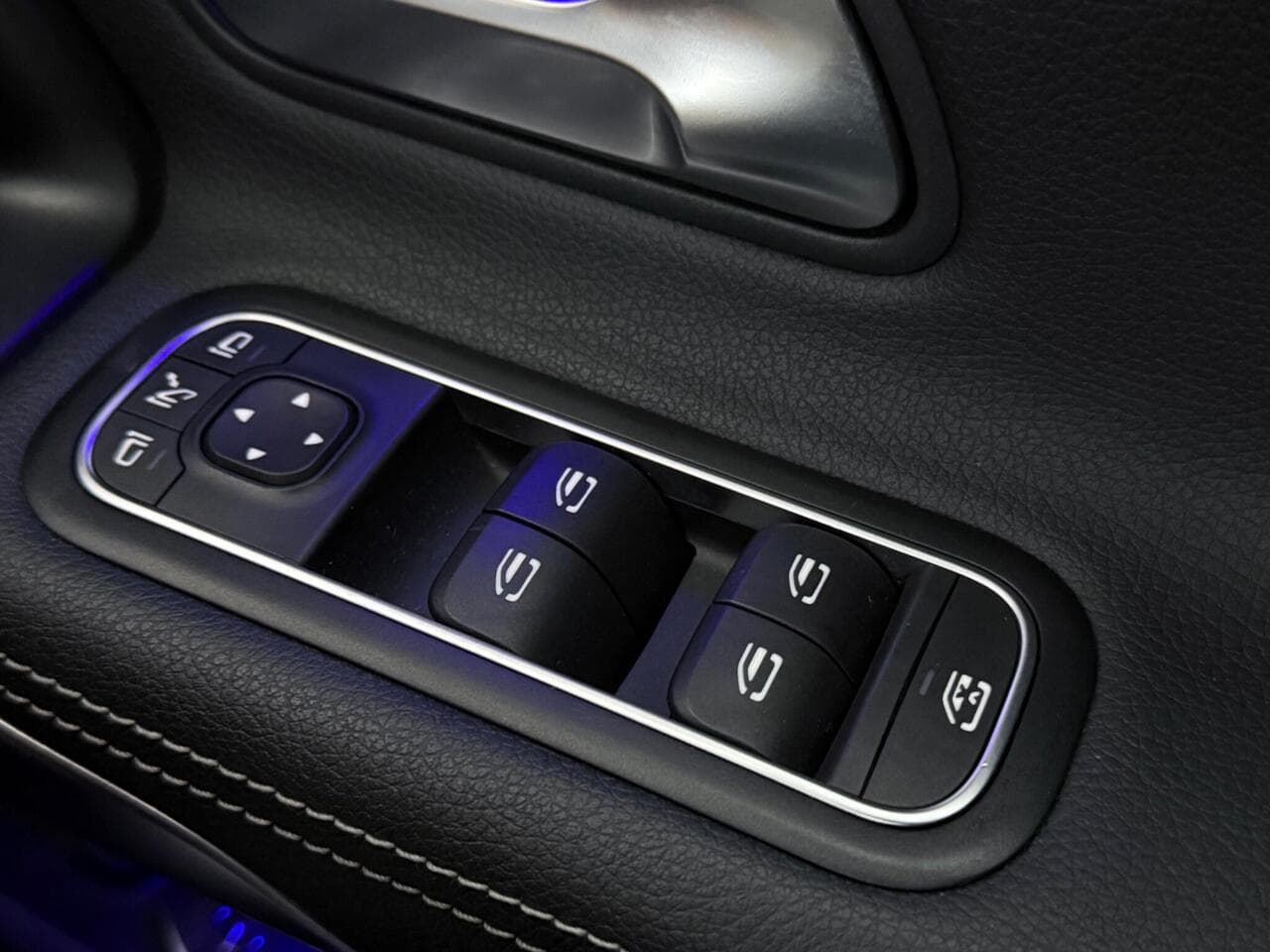 Mercedes-Benz CLA thumbnail Misc Controls