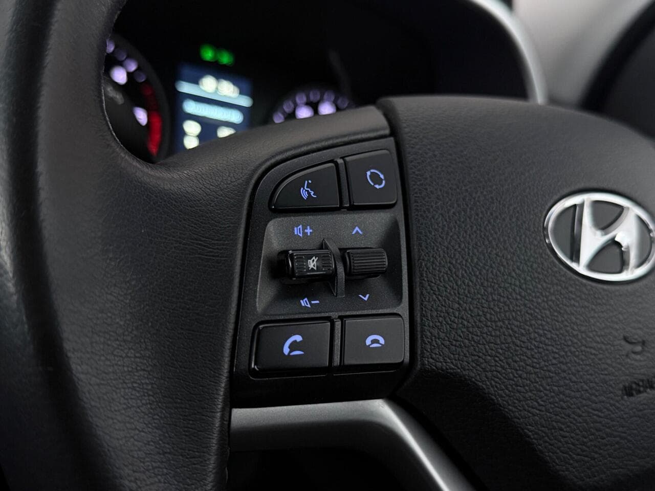 Hyundai TUCSON thumbnail Misc Controls