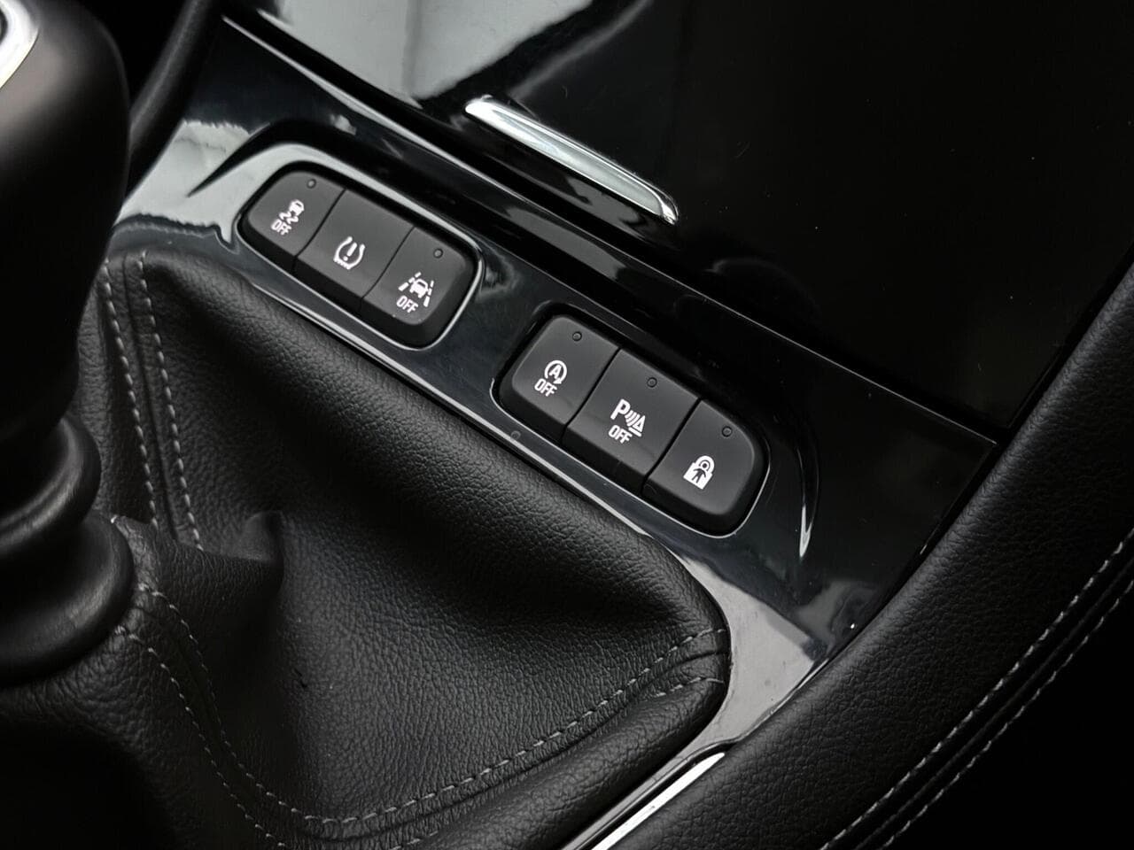 Vauxhall Grandland X thumbnail Misc Controls