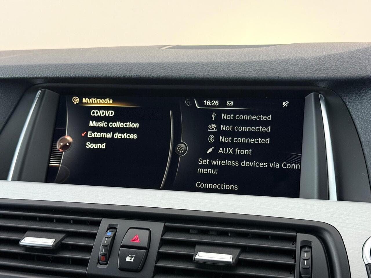 BMW 5 Series thumbnail Infotainment System