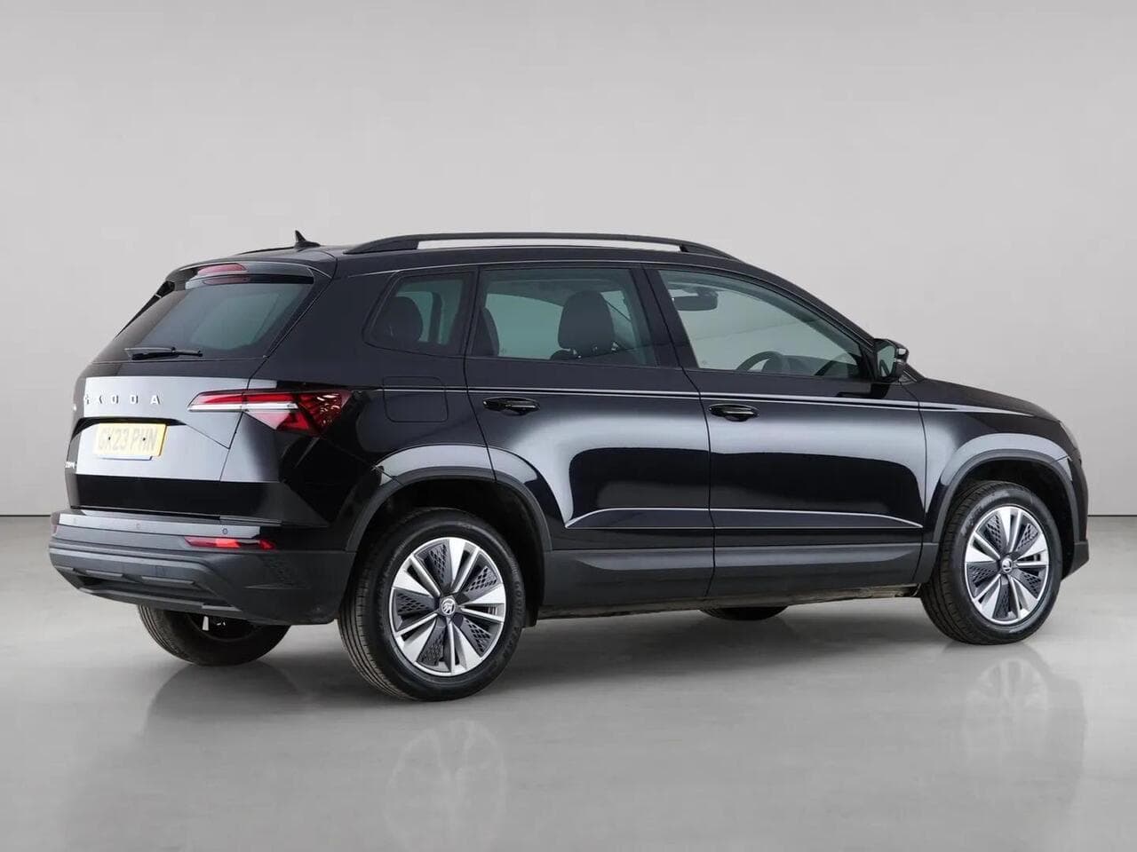 Skoda Karoq thumbnail Side Right