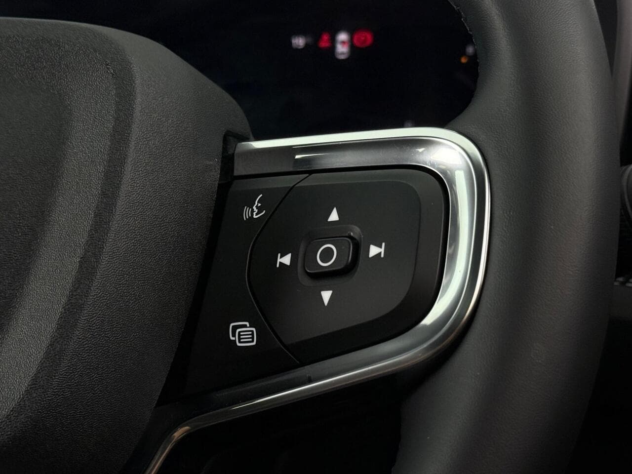 Volvo XC40 thumbnail Misc Controls