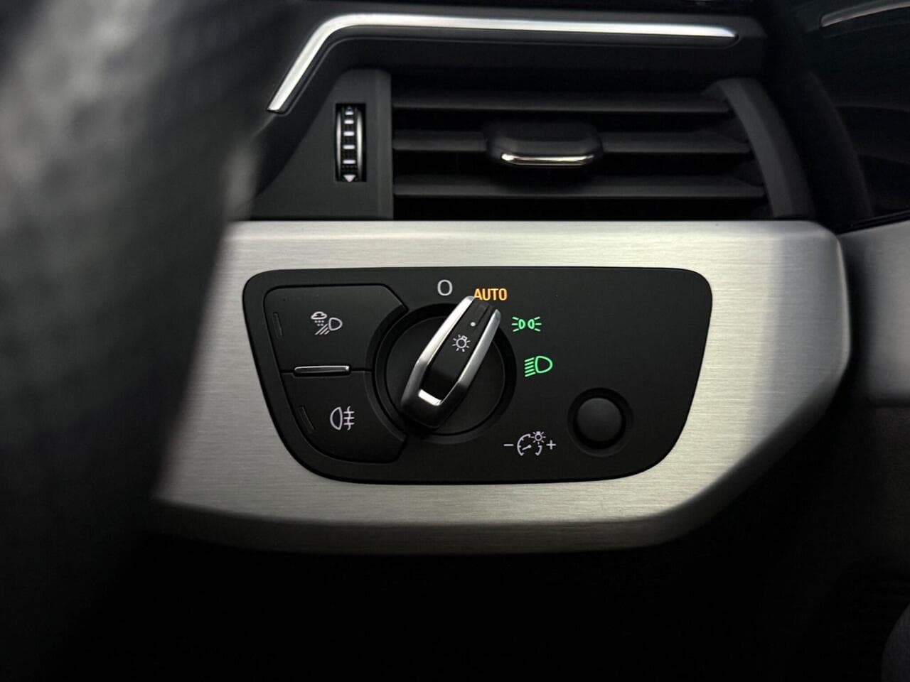 Audi A5 Cabriolet thumbnail Misc Controls