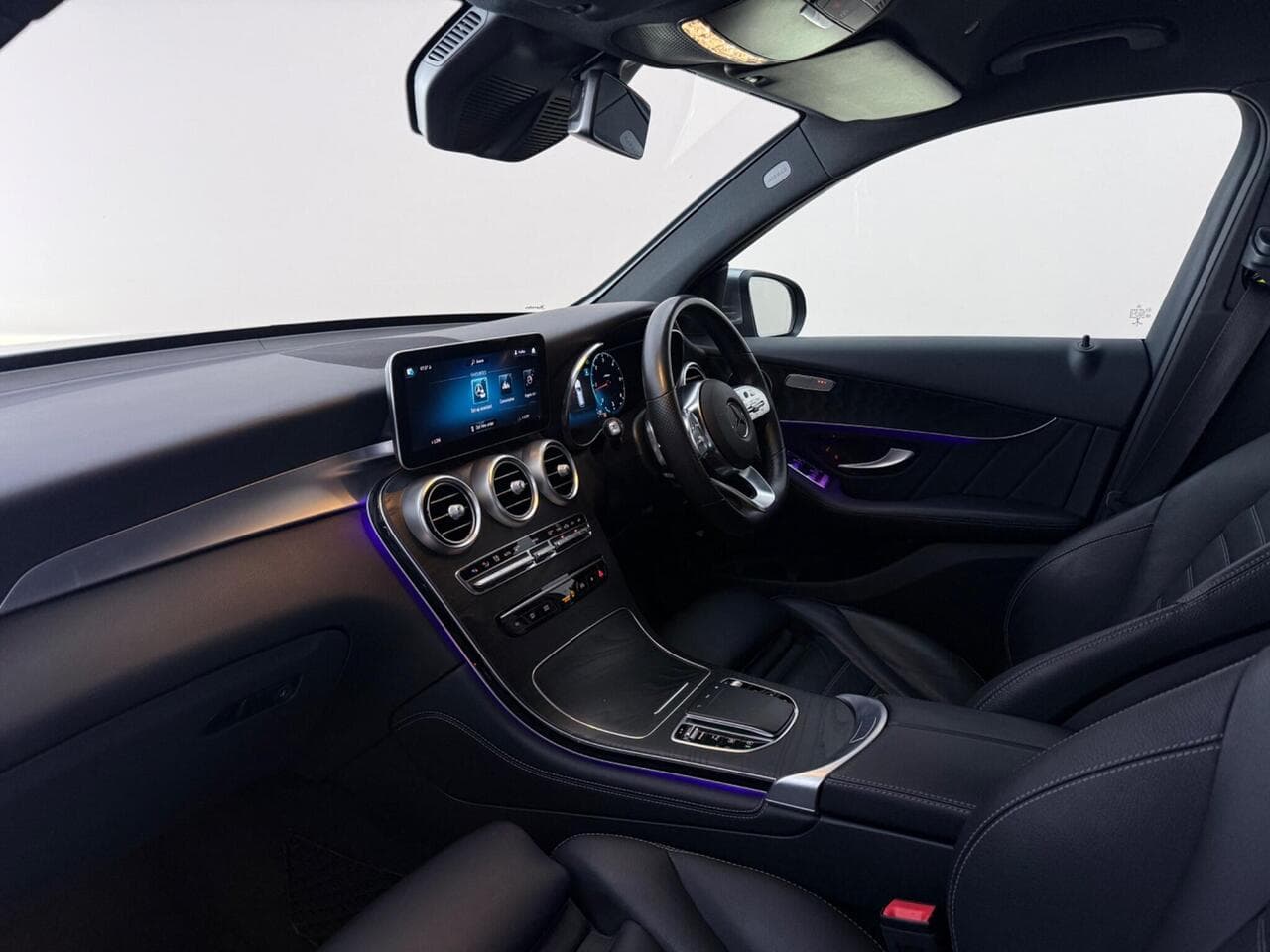 Mercedes-Benz GLC thumbnail Interior Front