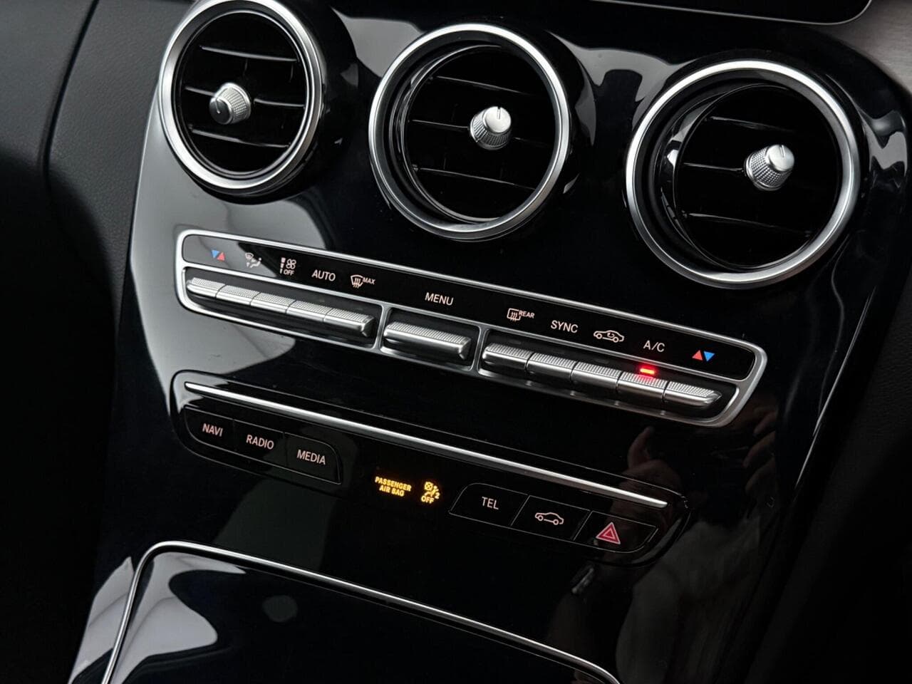 Mercedes-Benz C Class thumbnail Interior Front