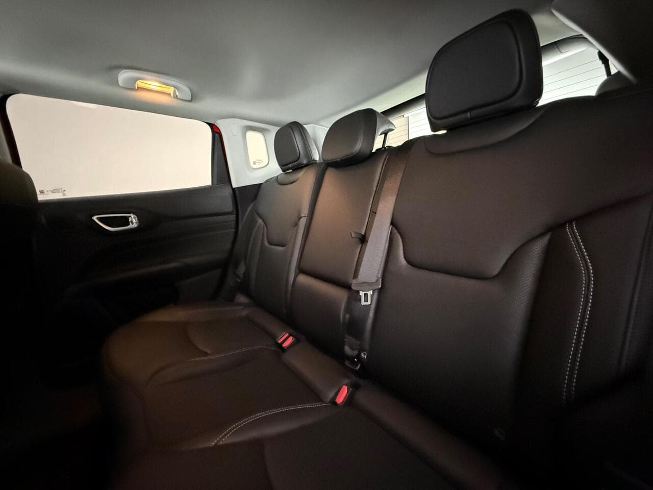 Jeep Compass thumbnail Seats Rear