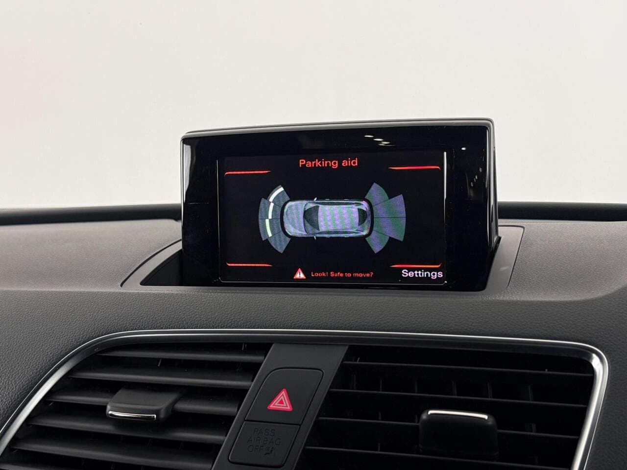 Audi Q3 thumbnail Infotainment System
