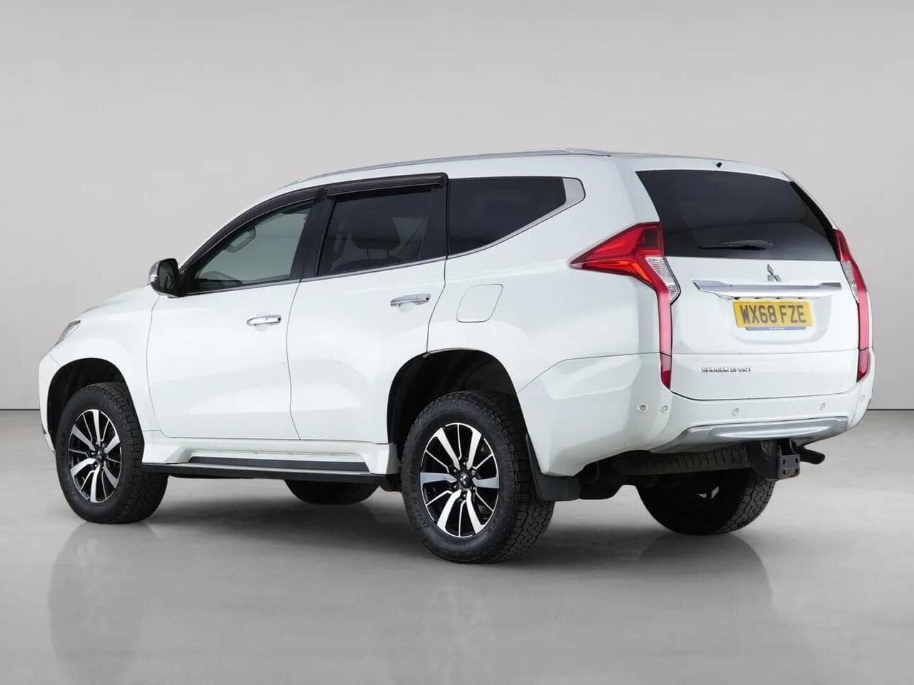 Mitsubishi Shogun Sport thumbnail Rear Left