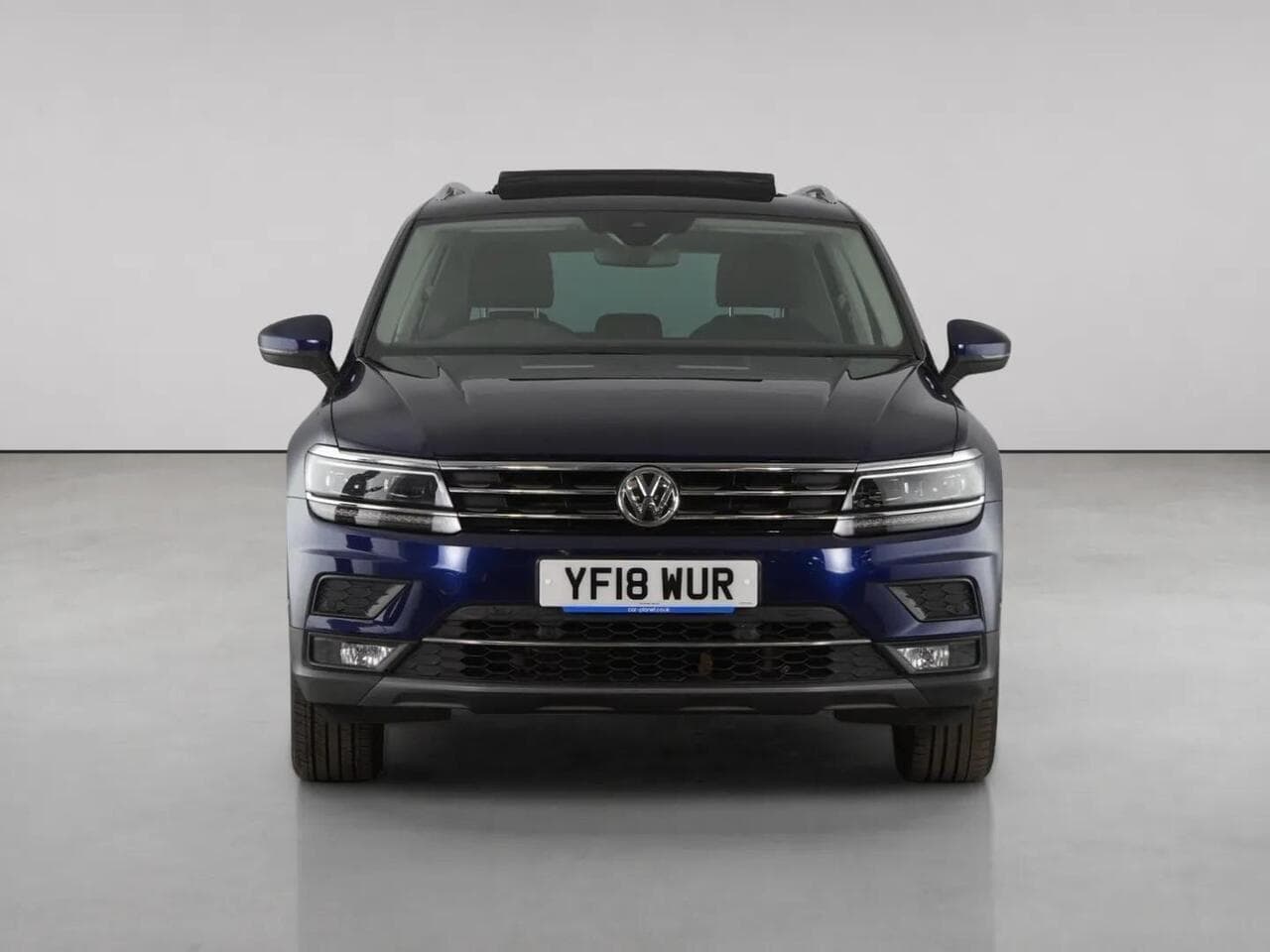 Volkswagen Tiguan thumbnail Front