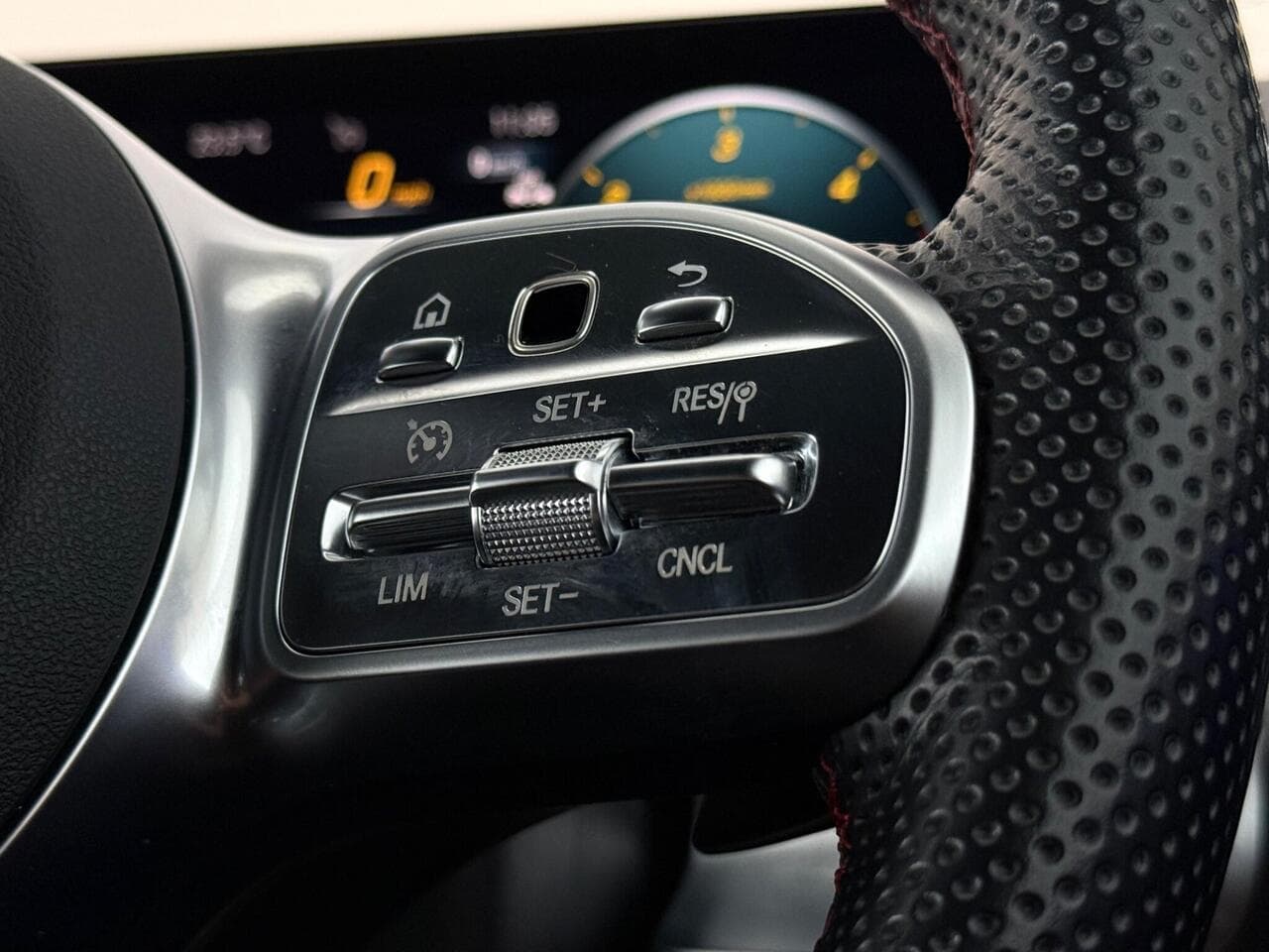 Mercedes-Benz GLB thumbnail Misc Controls