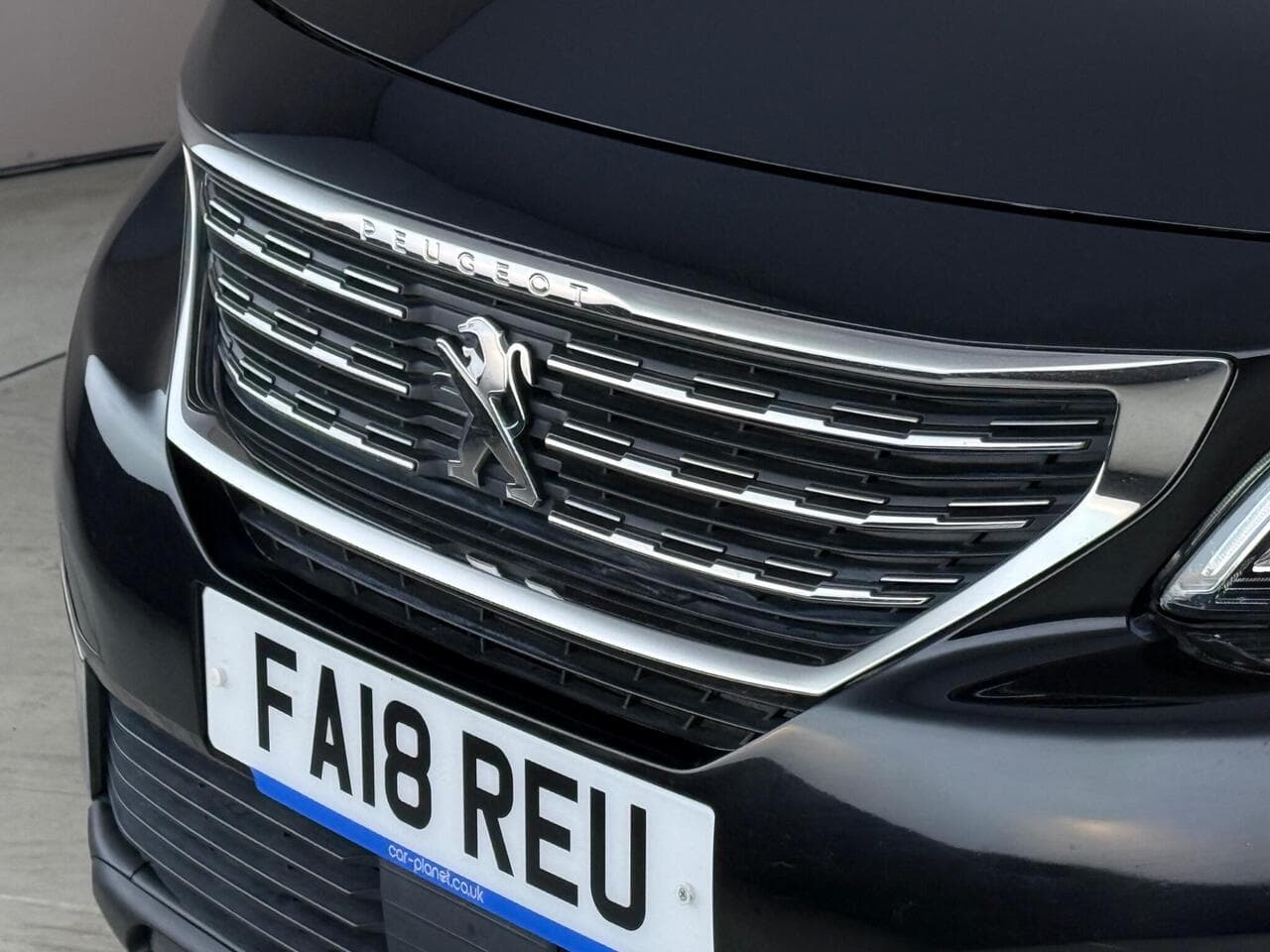 Peugeot 5008 thumbnail Badge Exterior