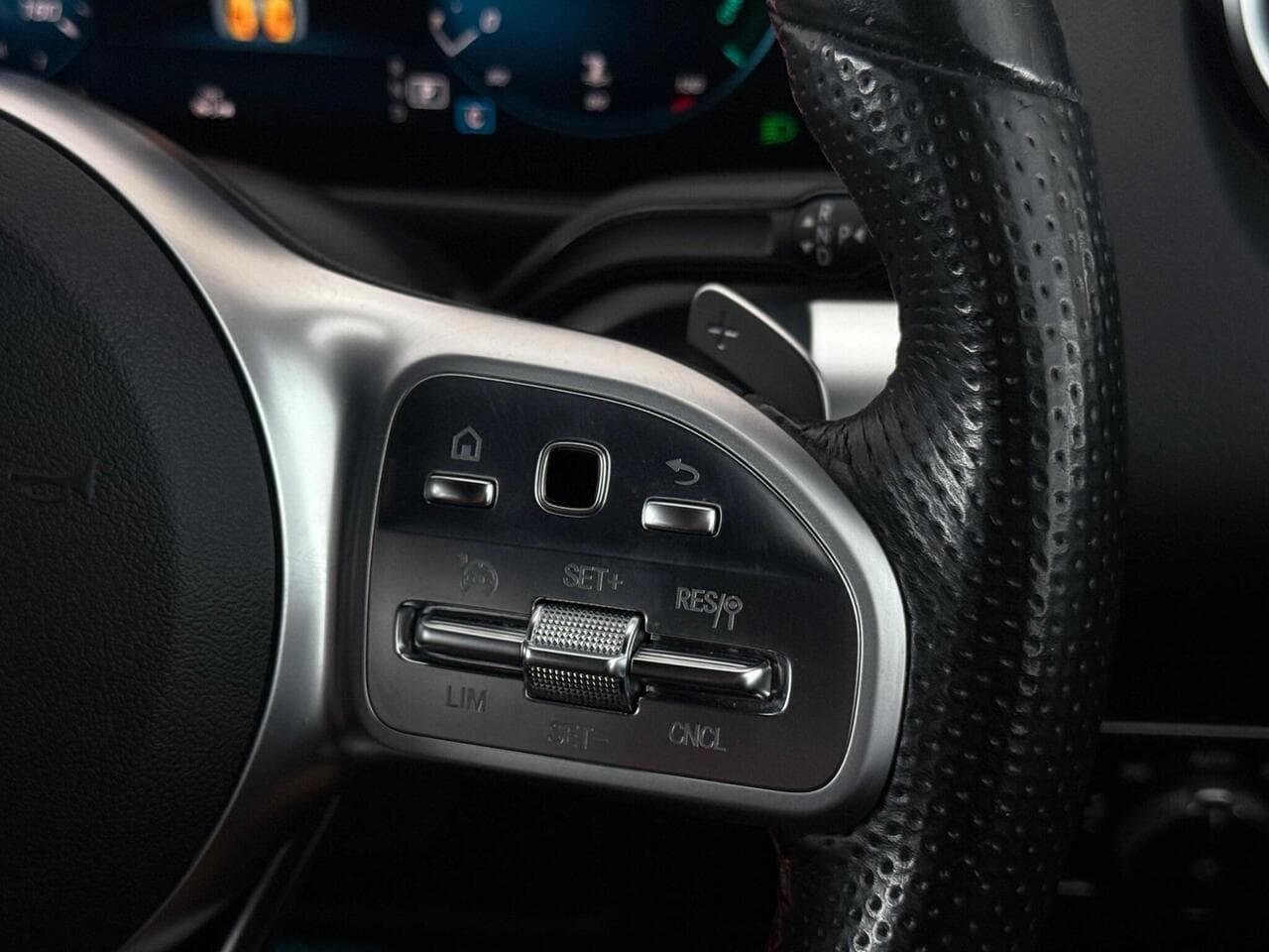Mercedes-Benz GLB thumbnail Misc Controls