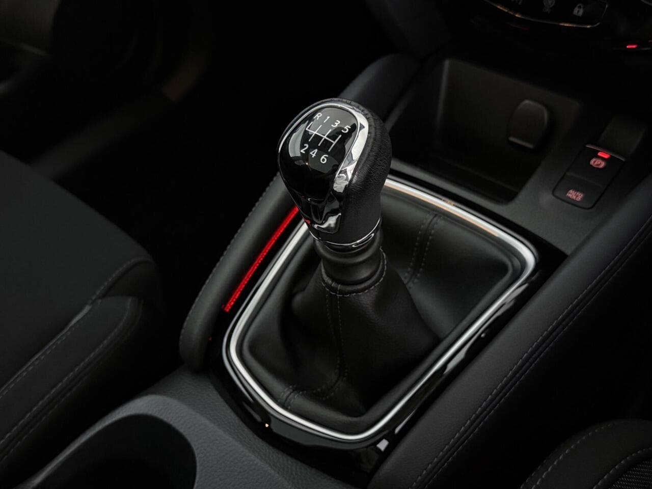 Nissan Qashqai thumbnail Interior Front