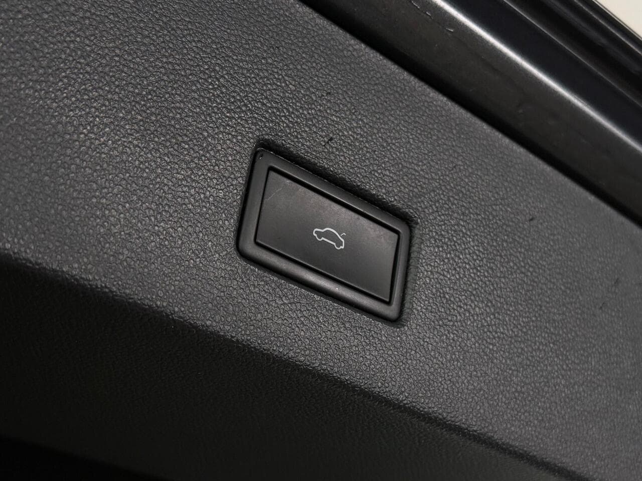 Volkswagen T-Roc thumbnail Misc Controls