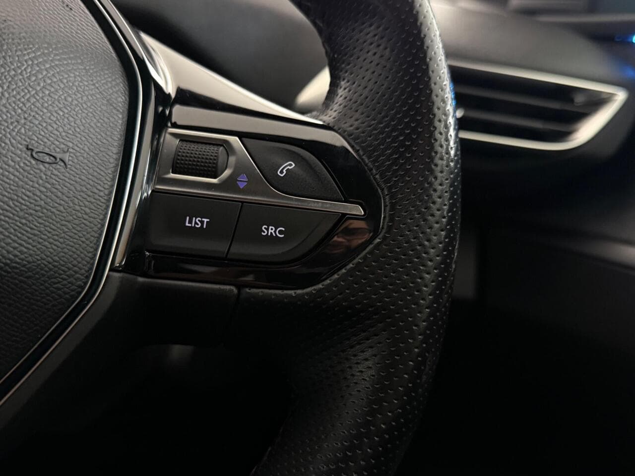 Peugeot 3008 thumbnail Misc Controls