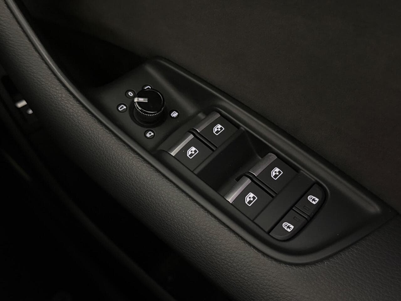 Audi Q8 thumbnail Misc Controls