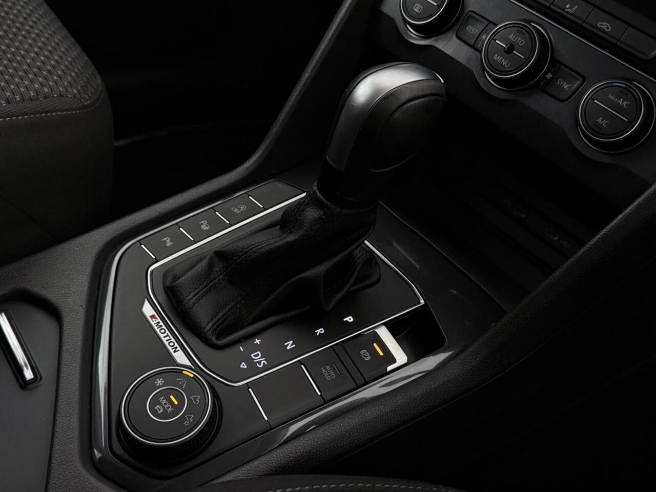 Volkswagen Tiguan Allspace thumbnail Interior Front
