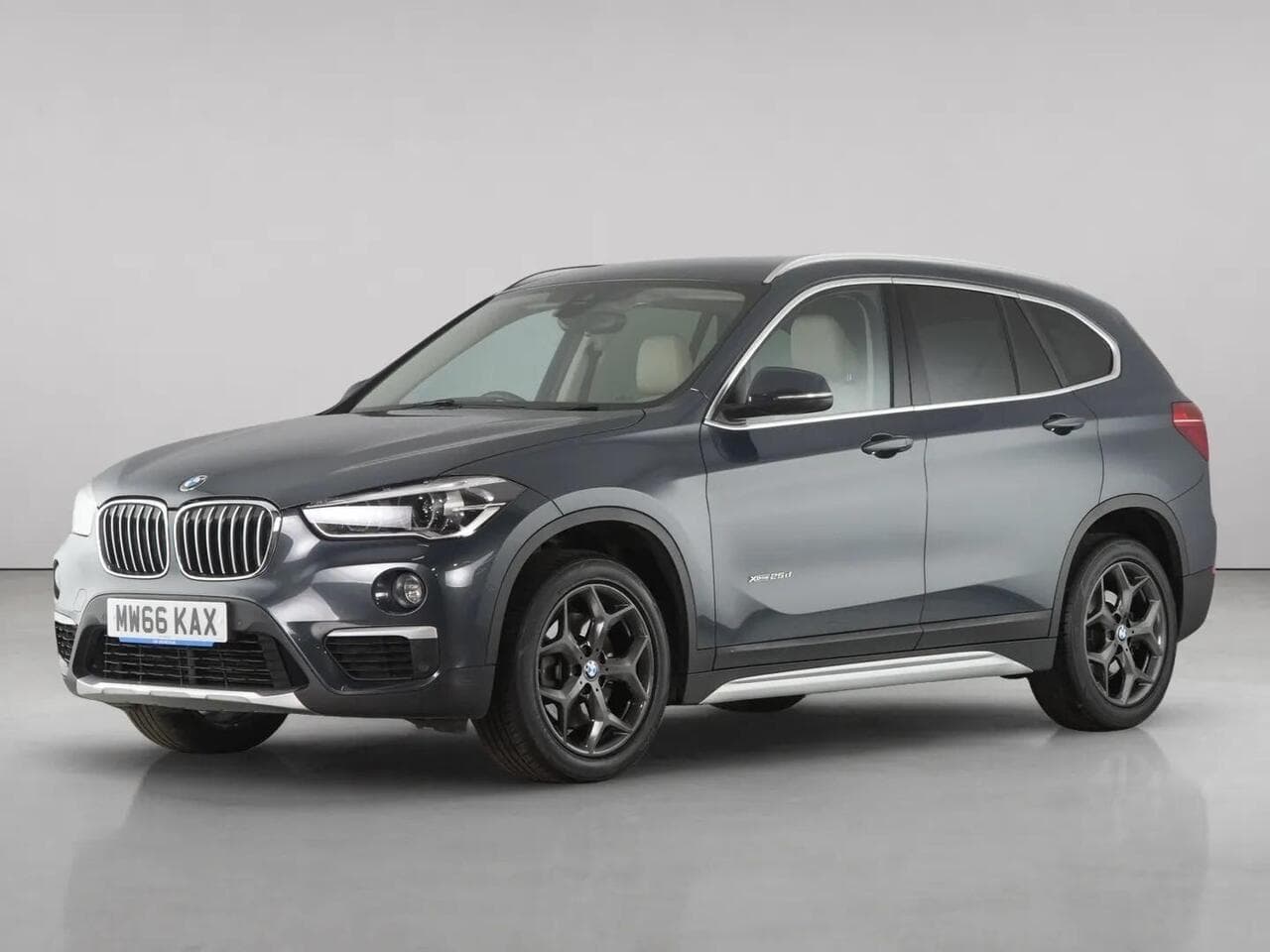 BMW X1 thumbnail Front Left