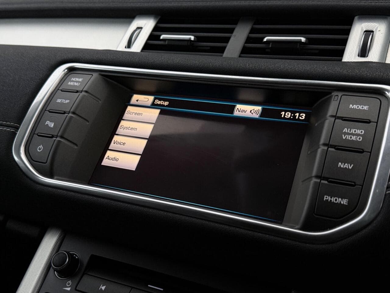 Land Rover Range Rover Evoque thumbnail Infotainment System