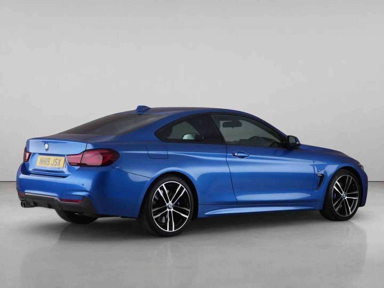 BMW 4 Series thumbnail Rear Right