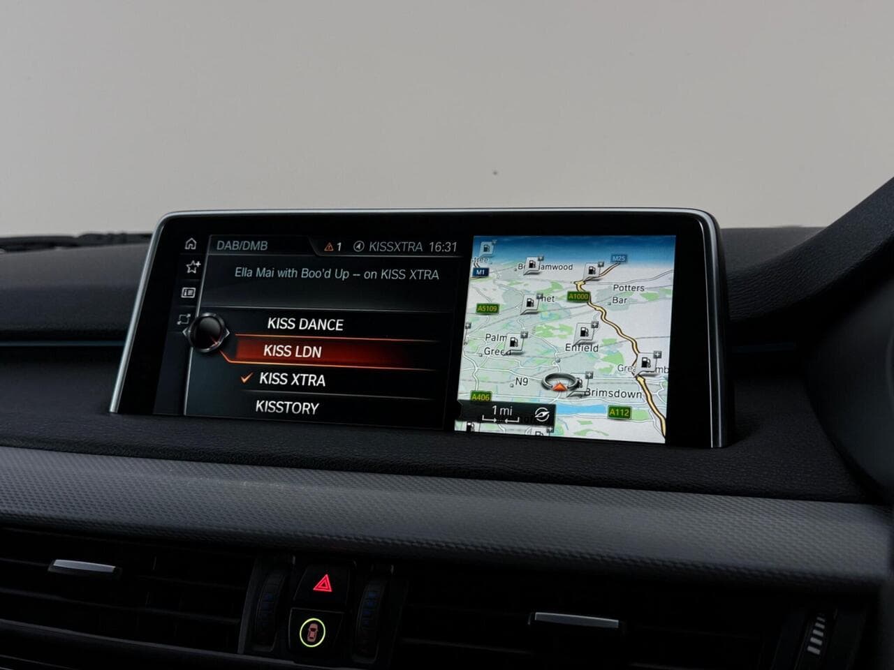 BMW X5 thumbnail Infotainment System