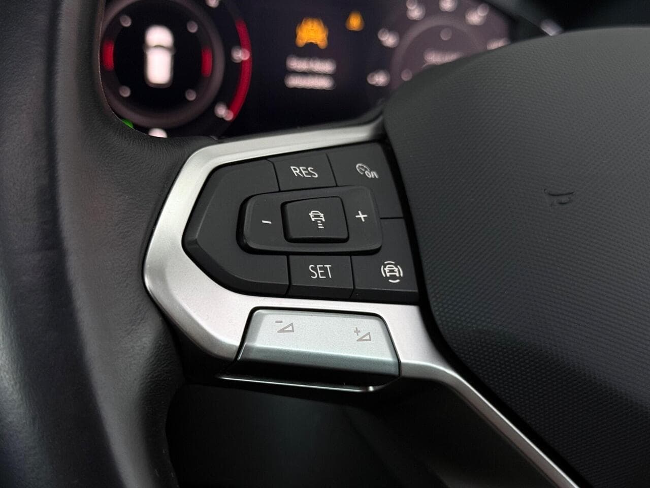 Volkswagen Tiguan Allspace thumbnail Misc Controls