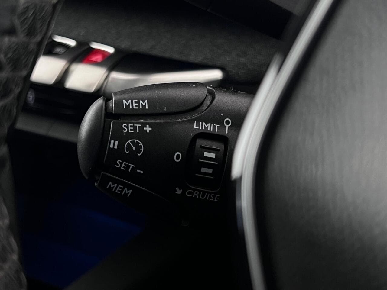 Peugeot 3008 thumbnail Misc Controls