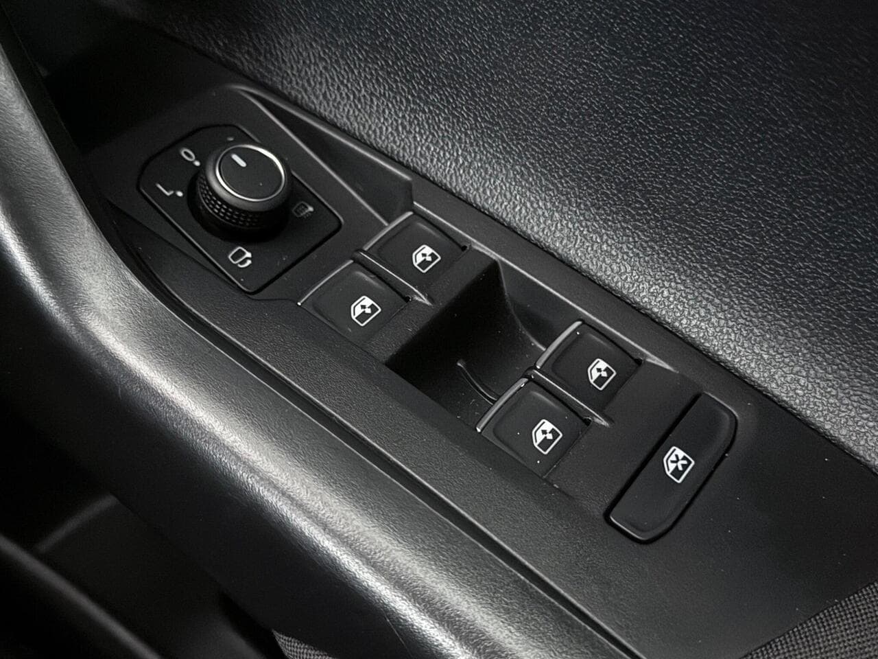 Volkswagen Polo thumbnail Misc Controls