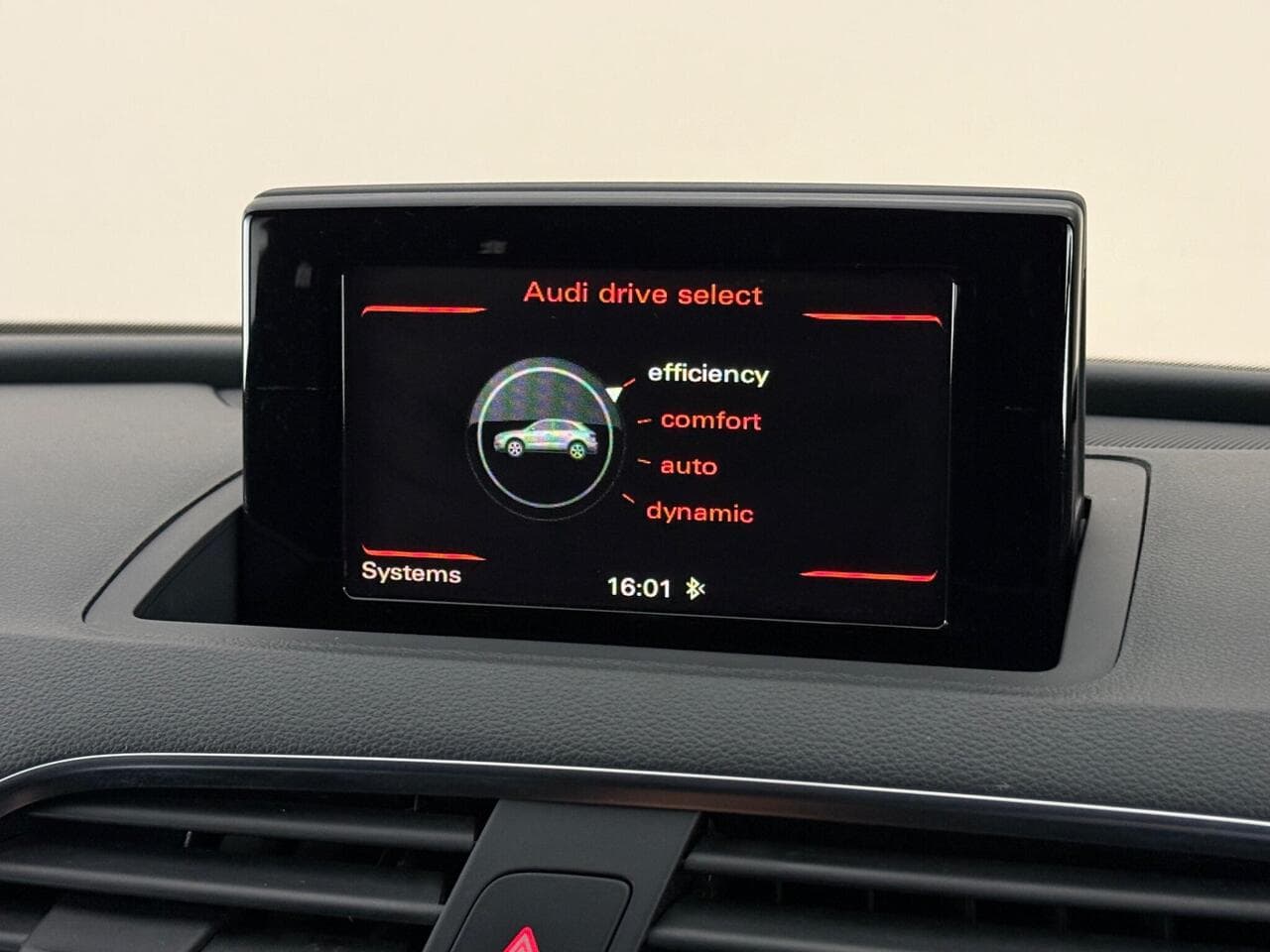 Audi Q3 thumbnail Infotainment System