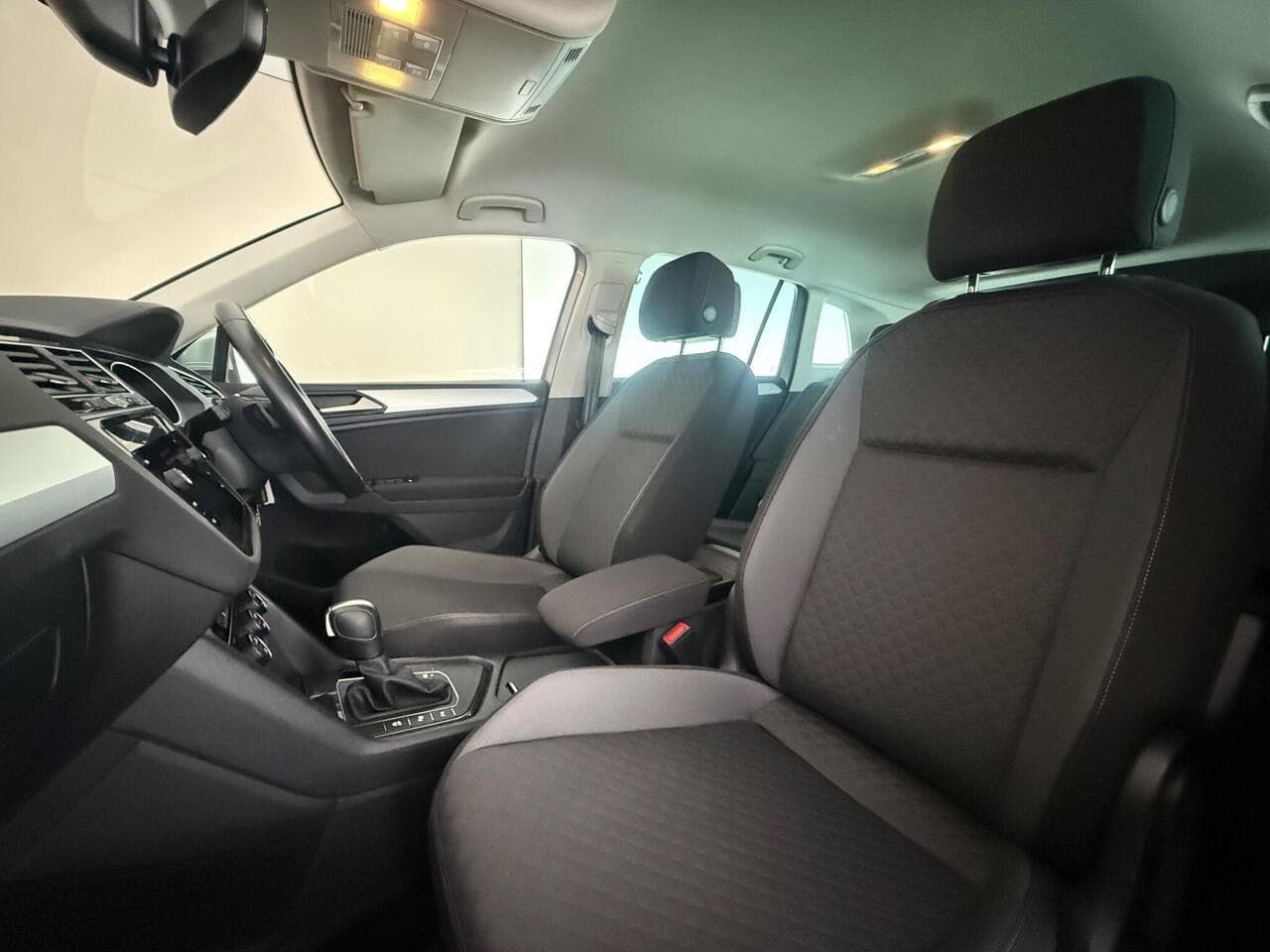 Volkswagen Tiguan thumbnail Seat Front Passenger