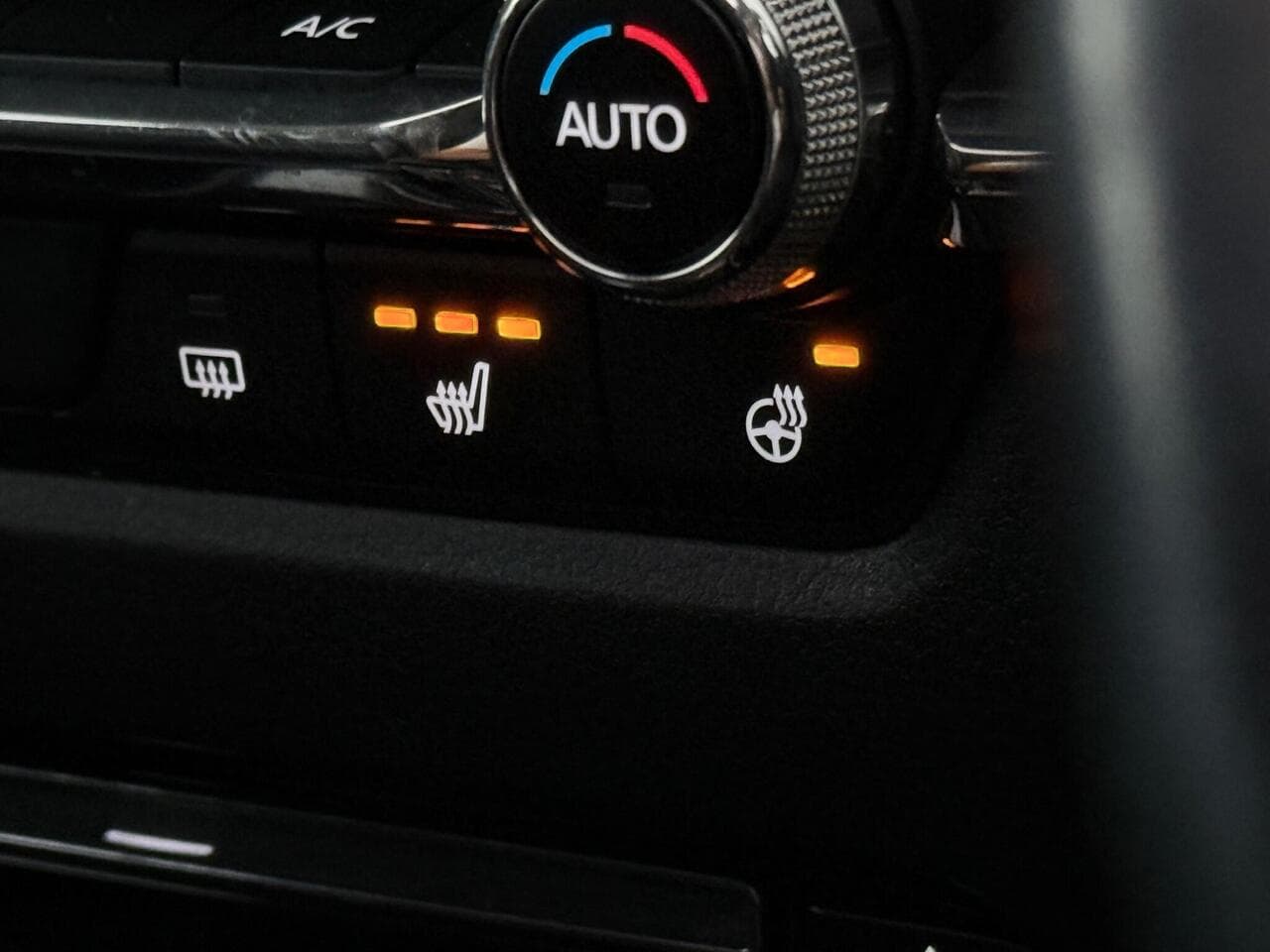 Mazda CX-30 thumbnail Misc Controls