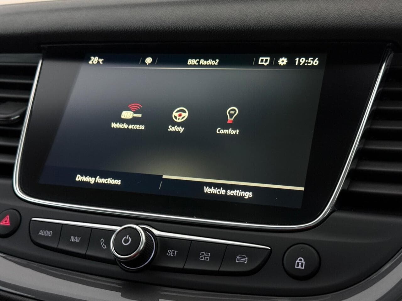 Vauxhall Grandland X thumbnail Infotainment System