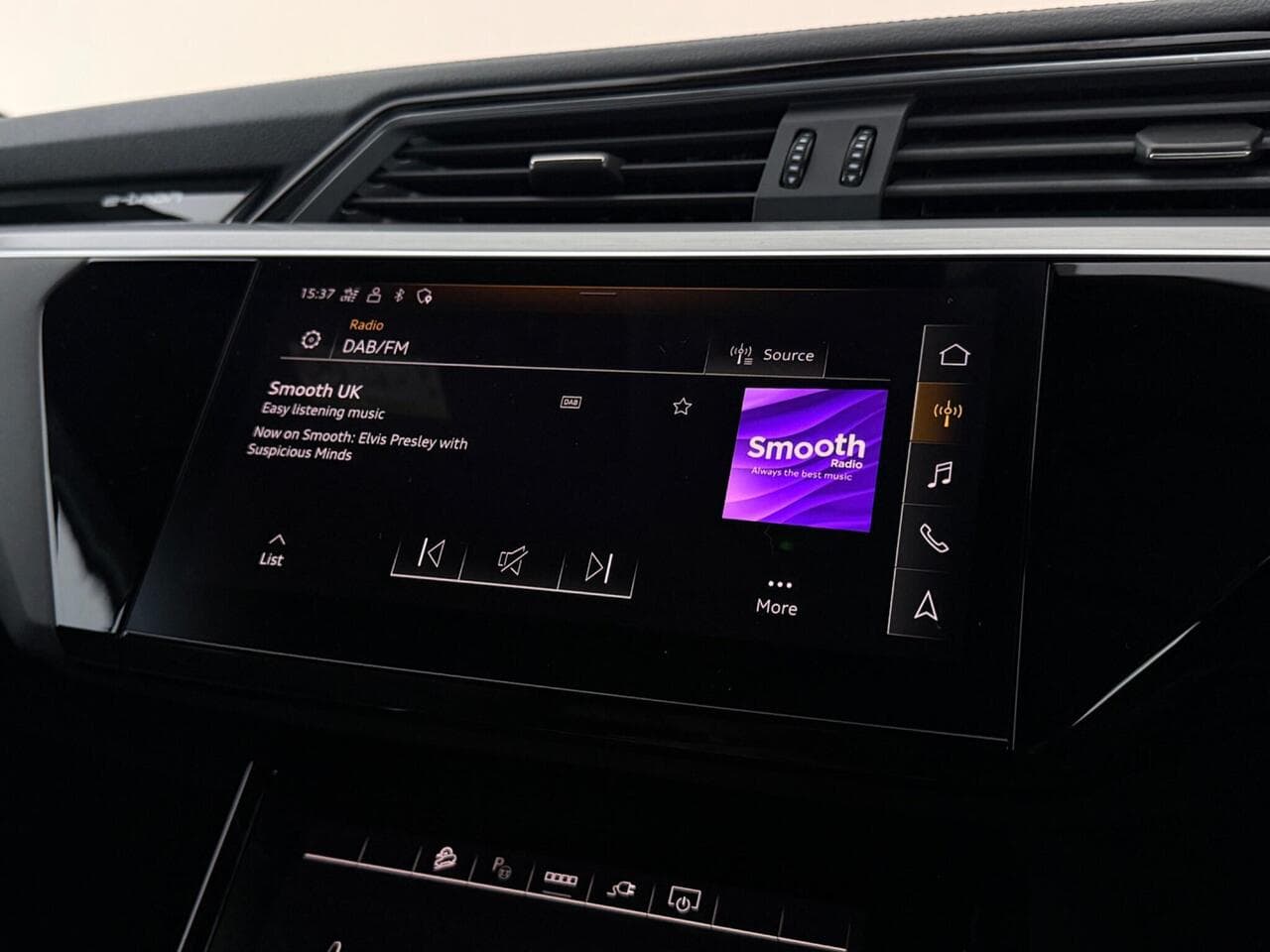 Audi e-tron thumbnail Infotainment System