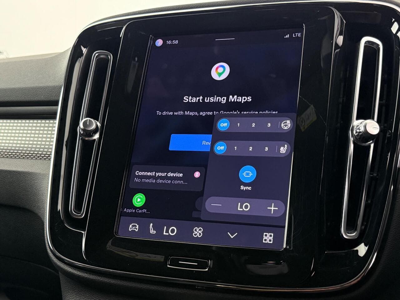 Volvo XC40 thumbnail Infotainment System
