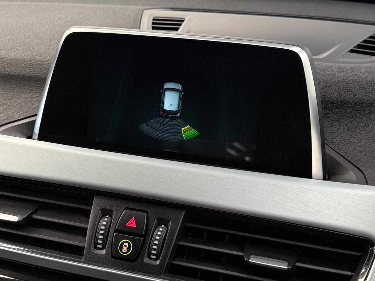 BMW X1 thumbnail Infotainment System