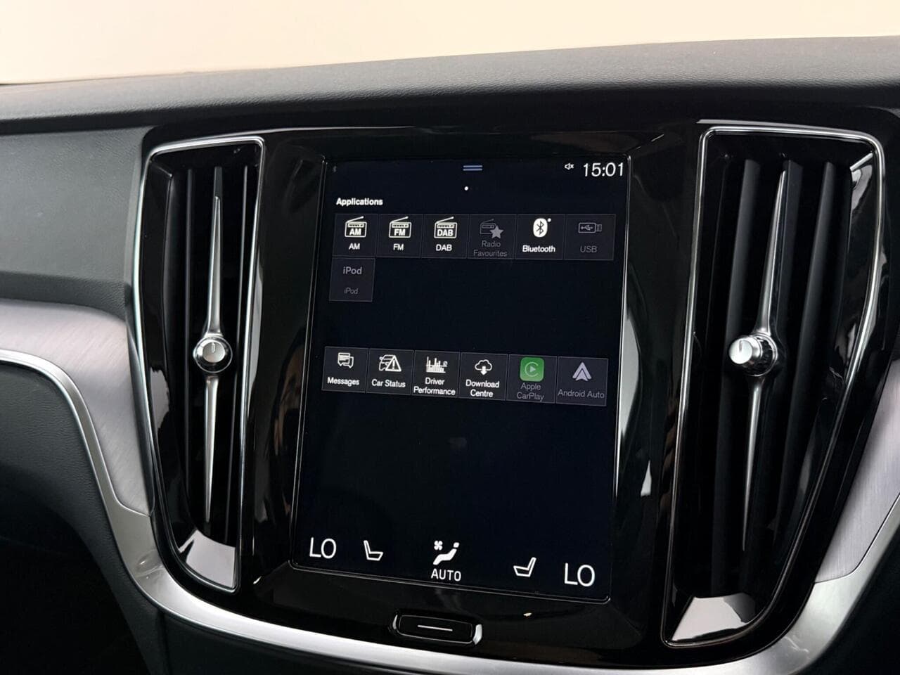 Volvo V60 thumbnail Infotainment System