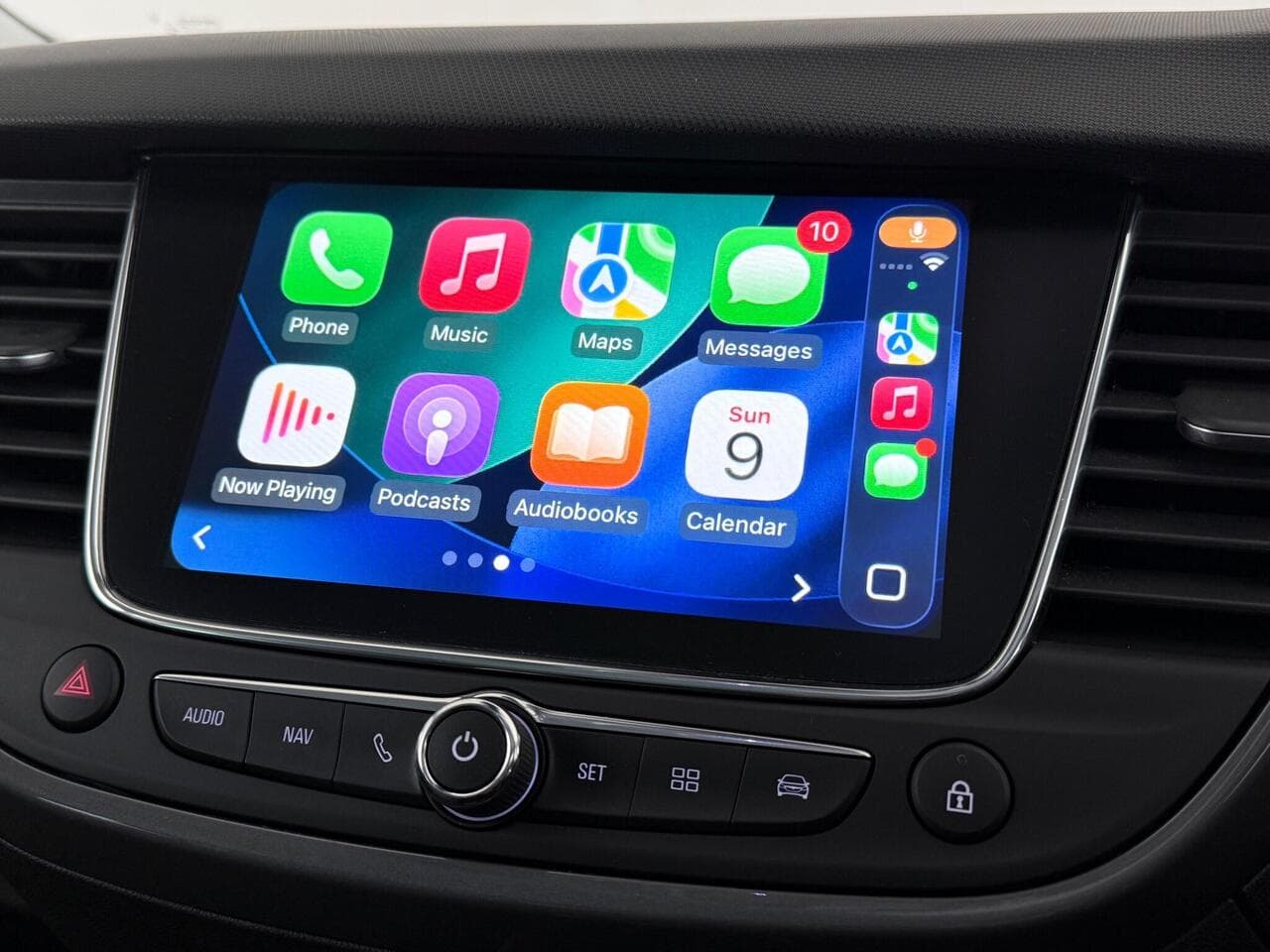 Vauxhall Crossland thumbnail Infotainment System