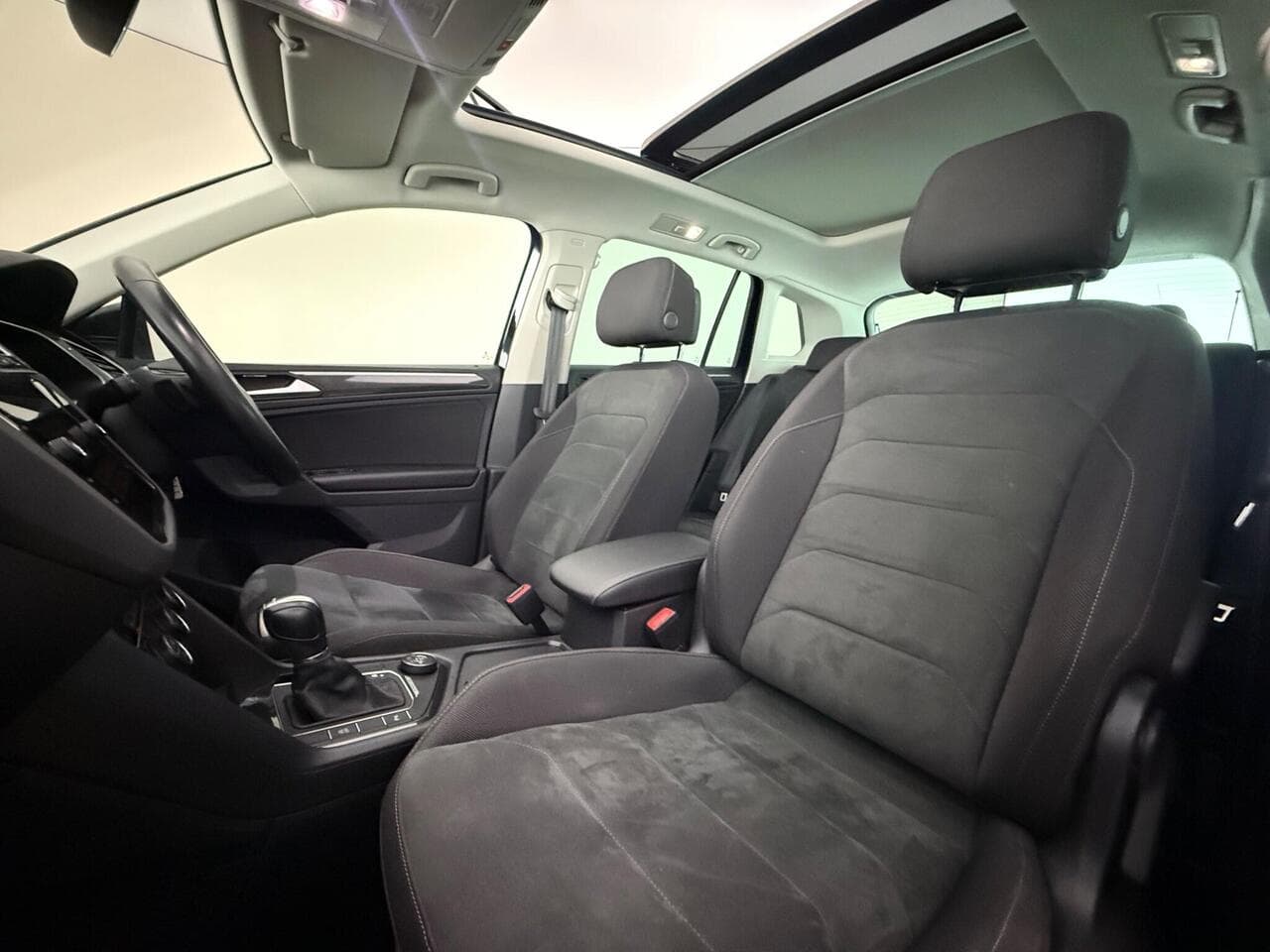 Volkswagen Tiguan thumbnail Seat Front Passenger
