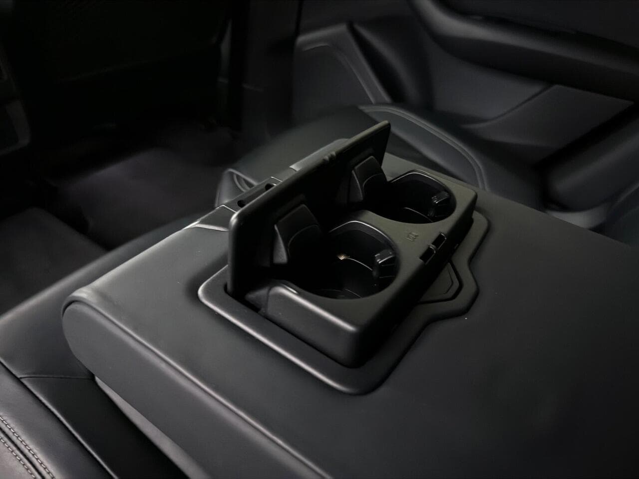 Audi Q8 thumbnail Interior Front