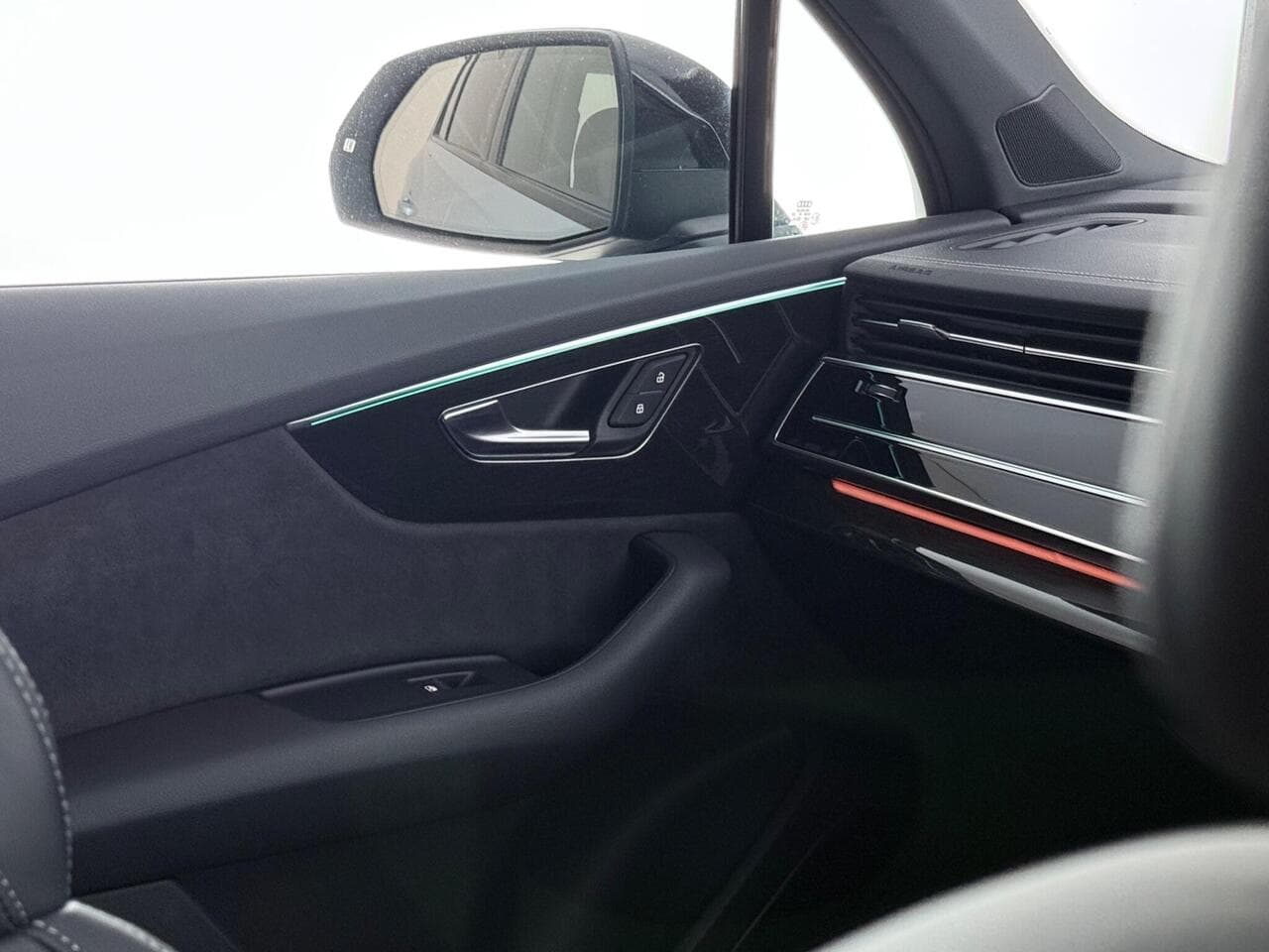 Audi Q7 thumbnail Interior Front