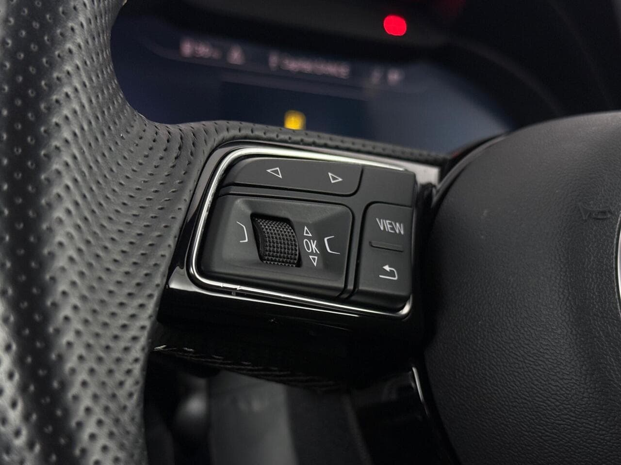 Audi Q2 thumbnail Misc Controls