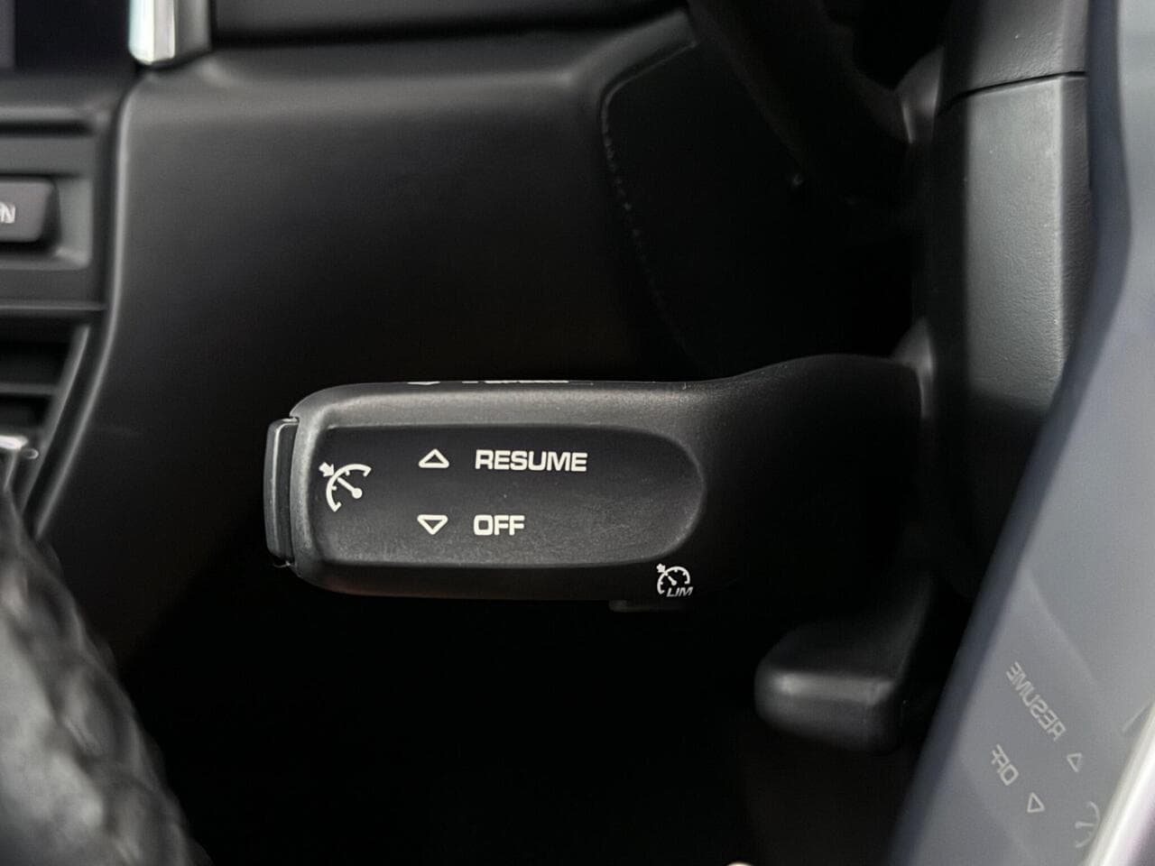 Porsche Macan thumbnail Misc Controls