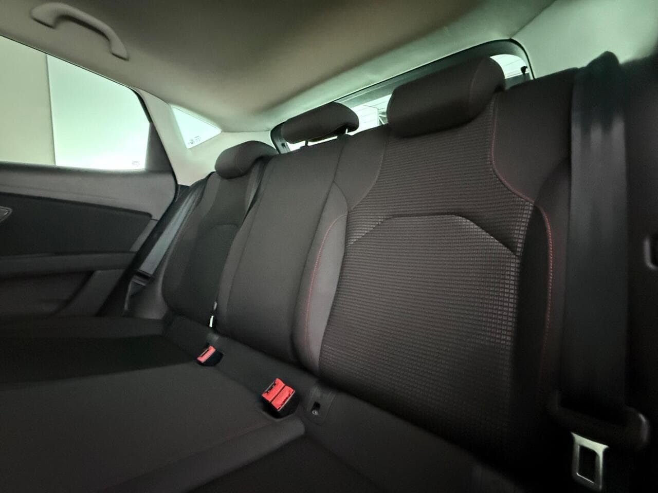 SEAT Leon thumbnail Seats Rear