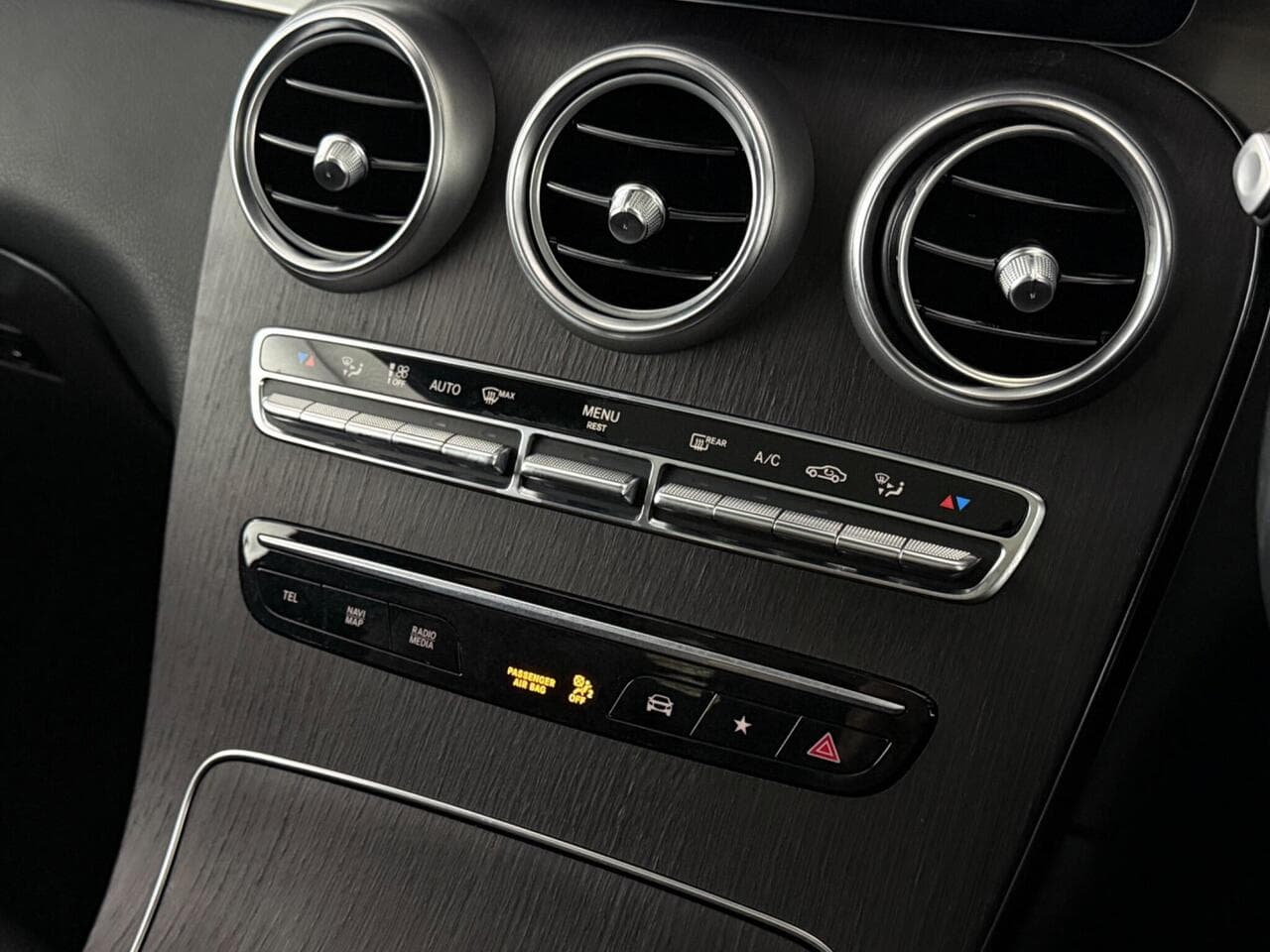 Mercedes-Benz GLC thumbnail Misc Controls